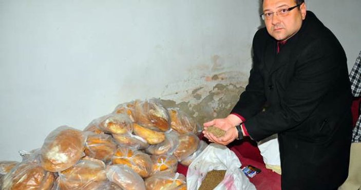 Manisa'da bir fırın hayvan yemiyle ekmek yaparken basıldı