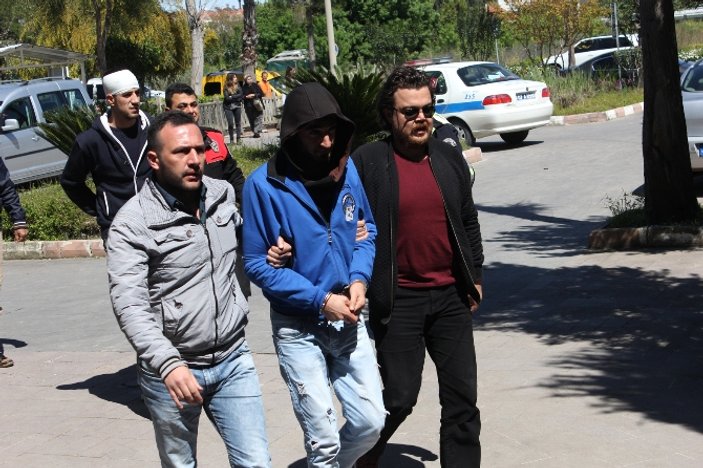 Antalya'da selamlaşma kavgası: 3 yaralı