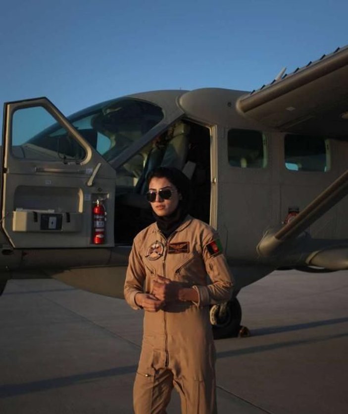 Dünyanın en güzel ve cesur kadın pilotu Nilüfer Rahmani