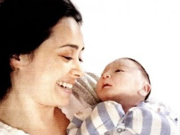 Özgü Namal'ın doktorundan hipnozla doğum açıklaması