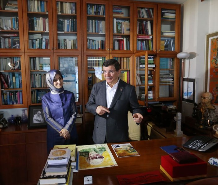 Başbakan Davutoğlu Yaşar Kemal’in ailesini ziyaret etti