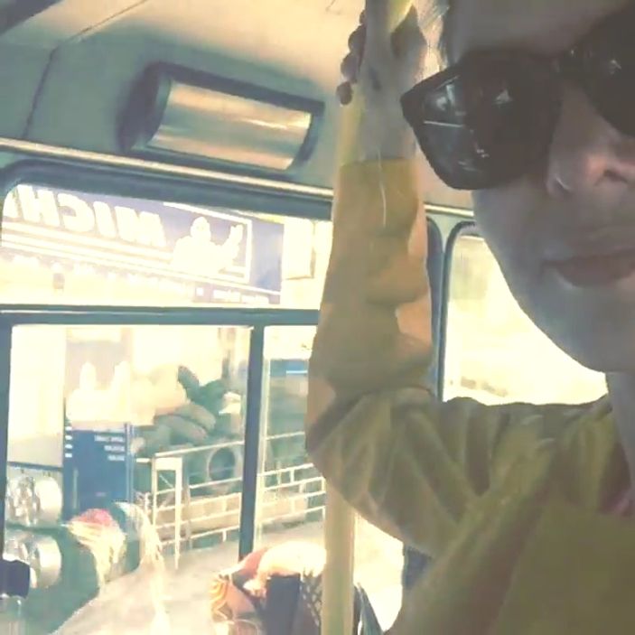 Gülben Ergen minibüse bindi