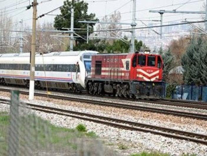 Manisa'da yolcu trenine taşlı saldırı