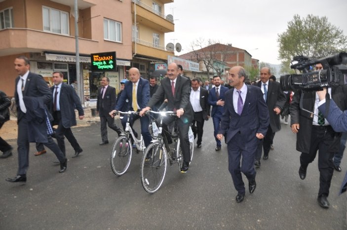 Sağlık Bakanı Mehmet Müezzinoğlu bisiklete bindi