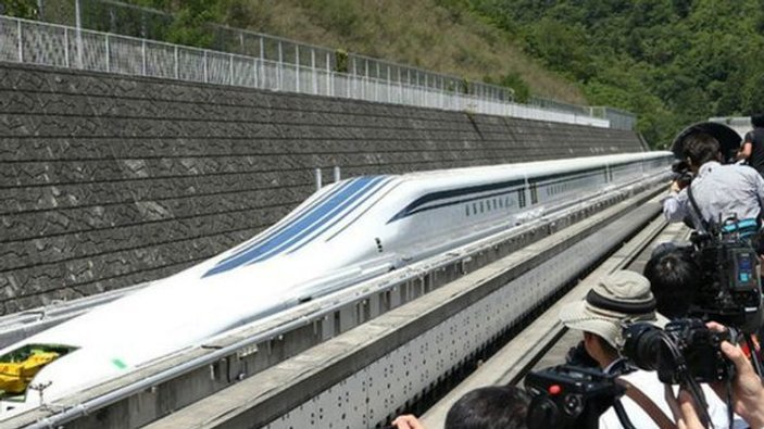 Japonya'nın Maglev treni 603 km ile hız rekoru kırdı
