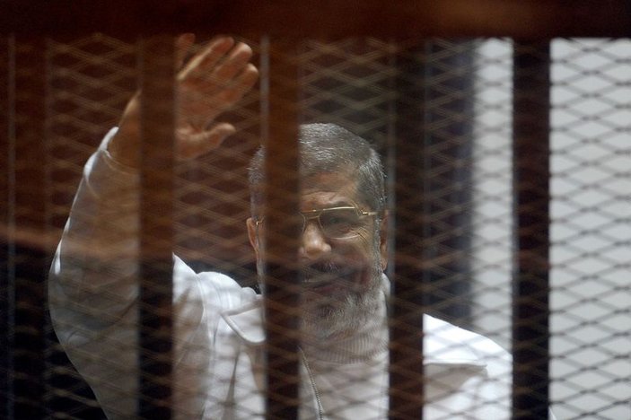 Mursi 20 yıl hapis cezasına çarptırıldı