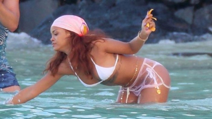 Rihanna tatilde