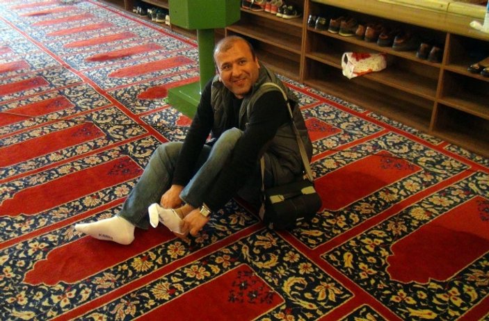 Selimiye Camisi'nde çorap dağıtılmaya başlandı