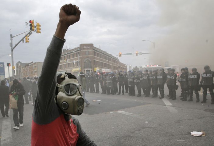 Baltimore'da marketler yağmalandı