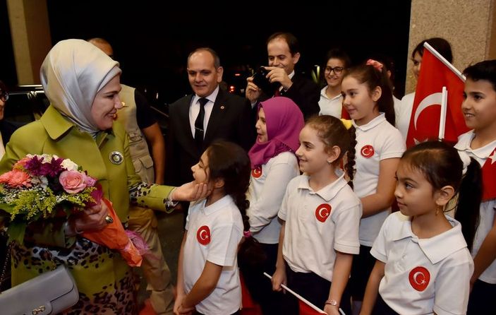 Erdoğan Kuveyt’te Türk öğrenciler tarafından karşılandı