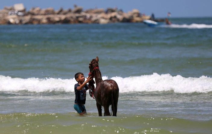 Gazzeli çocukların deniz keyfi