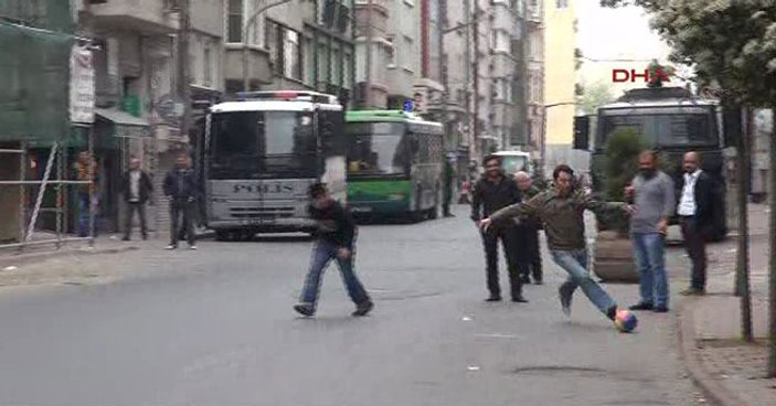 Şişli'de kapatılan caddede futbol oynandı