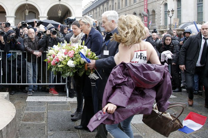 Fransa'daki 1 Mayıs kutlamasında FEMEN eylemi