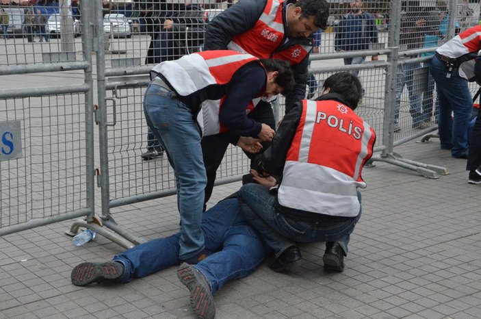 Taksim'de Komünist Parti'den korsan gösteri