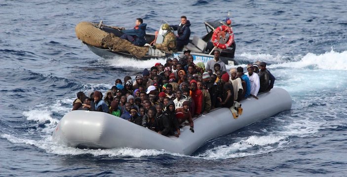 Akdeniz'de bir günde 3 bin 700 mülteci kurtarıldı