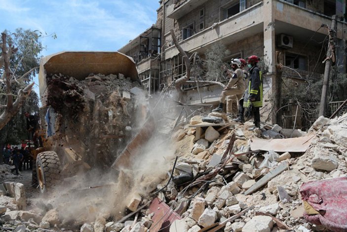 Esad güçleri Suriye'de anaokulunu bombaladı: 10 ölü