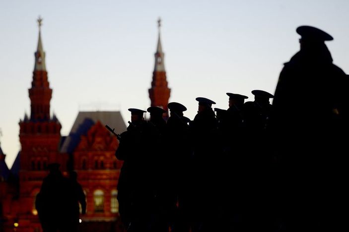 Rus tankları Kızıl Meydan'a indi