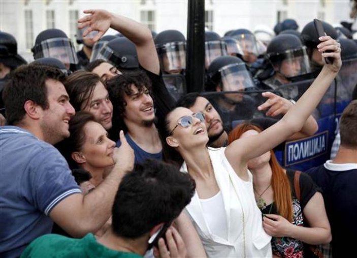 Makedonya'da hükümet protesto edildi