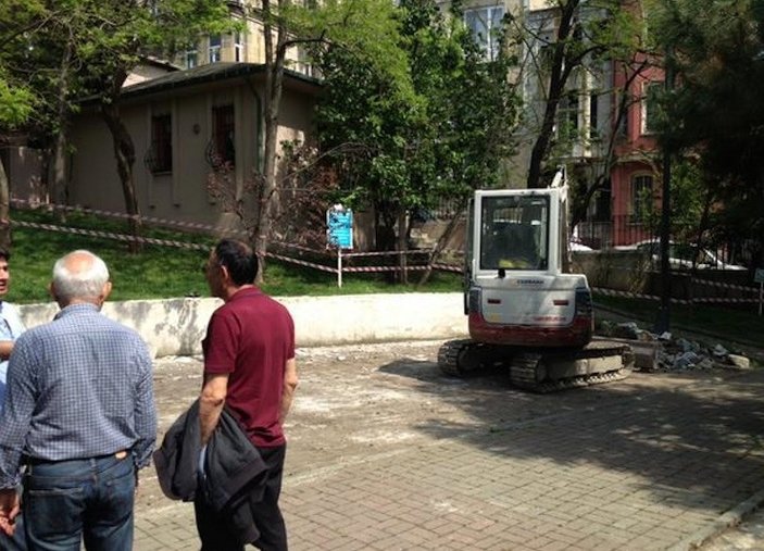 CHP'li belediye Abbasağa'ya iş makinesiyle girdi