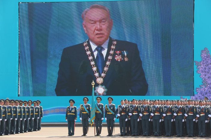Kazakistan Silahlı Kuvvetleri kuruluşunu törenle kutladı