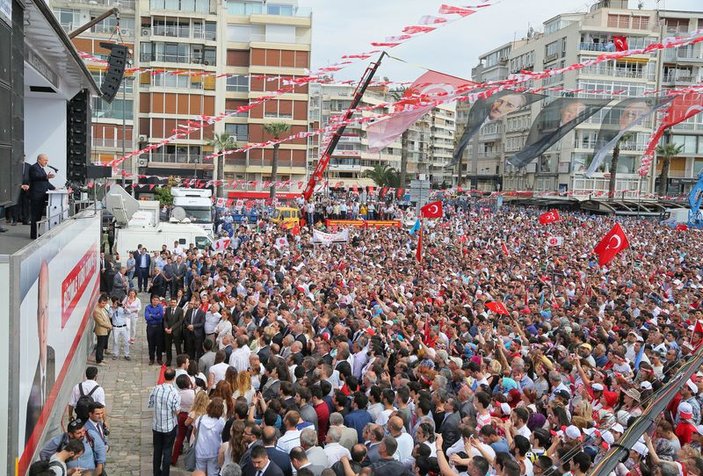 İzmir'deki MHP mitinginde boş yer kalmadı