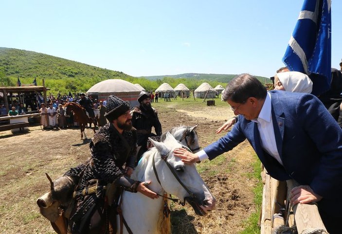 Başbakan Davutoğlu Diriliş Ertuğrul dizi setinde