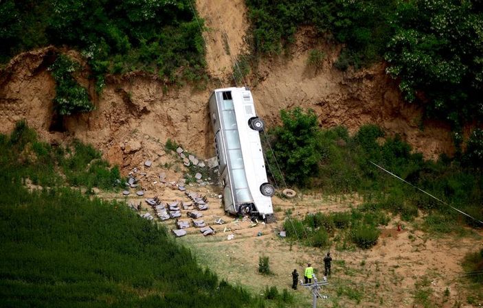 Çin'de otobüs kazası: 35 ölü