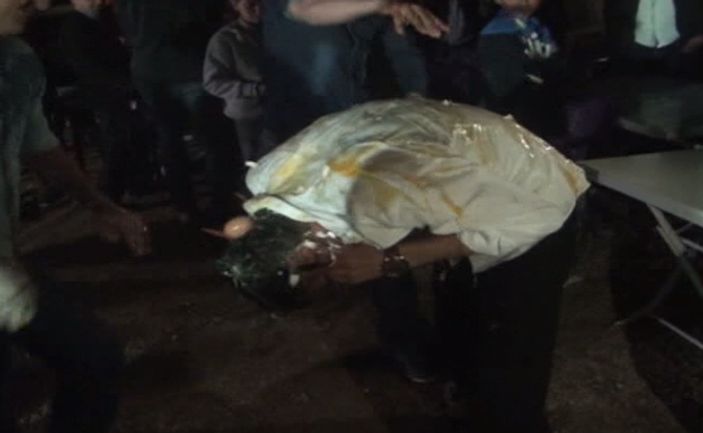 Afyonkarahisar'da damadın kafasında yumurta kırıldı