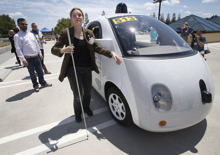 Google'ın sürücüsüz araçları trafiğe çıkıyor