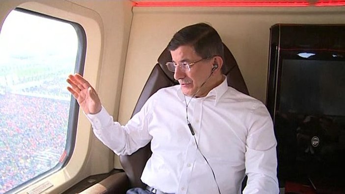 Davutoğlu helikopterde canlı yayın yaptı
