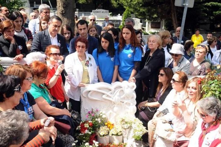 Kardelenler Türkan Saylan'ı unutmadı