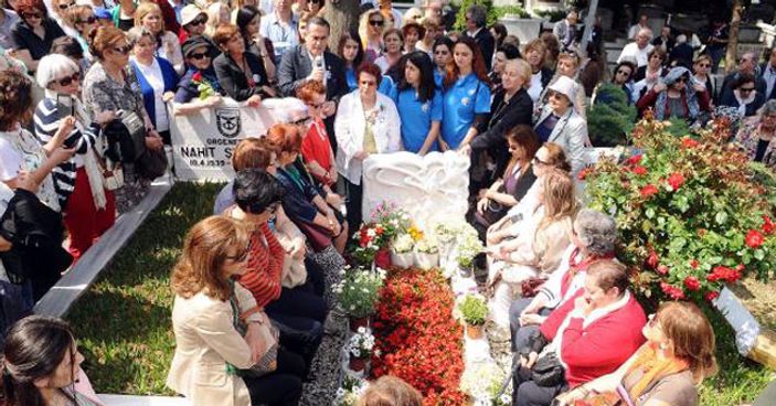 Kardelenler Türkan Saylan'ı unutmadı