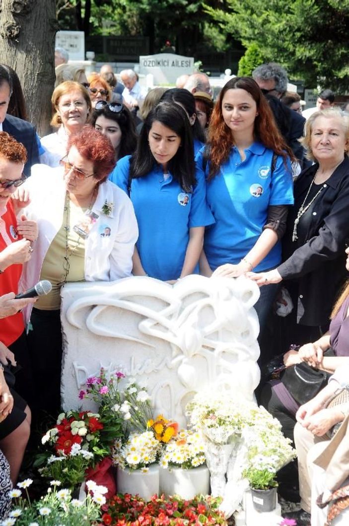 Kardelenler Türkan Saylan'ı unutmadı