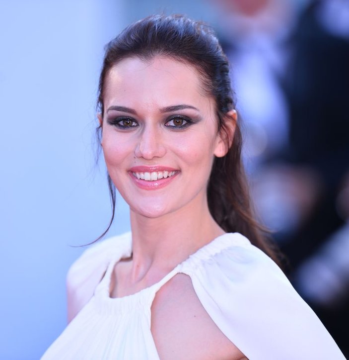 Fahriye Evcen Cannes Film Festivali'ne katıldı