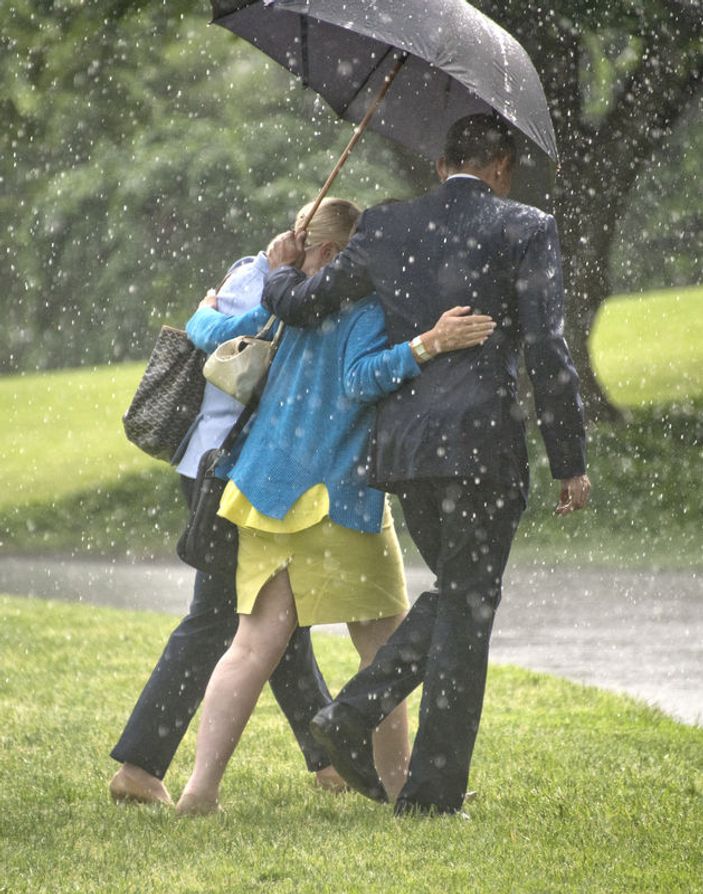 Obama’dan şemsiye jesti