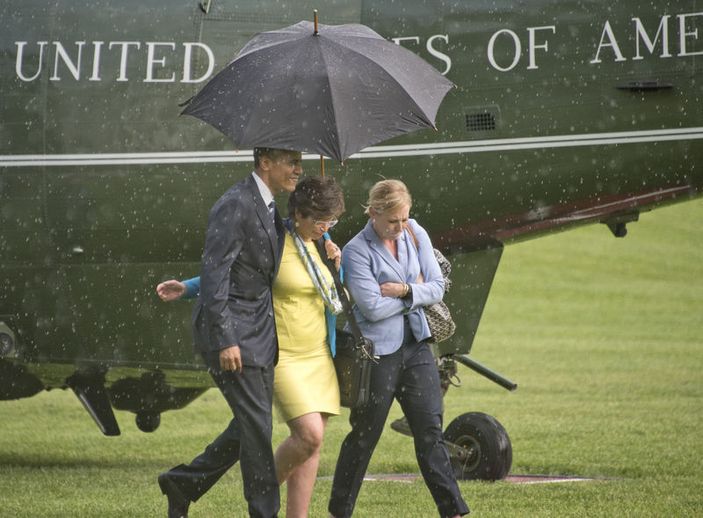 Obama’dan şemsiye jesti