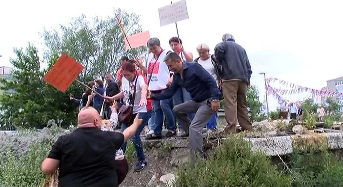 CHP'liler Küçükçekmece'de eylem yaptı