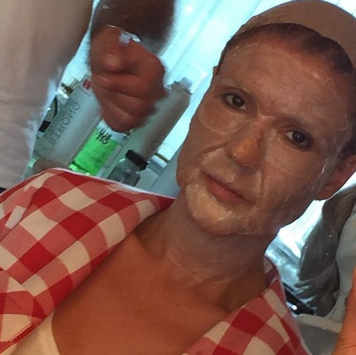 Gülben Ergen yaşlılık makyajı yaptırdı