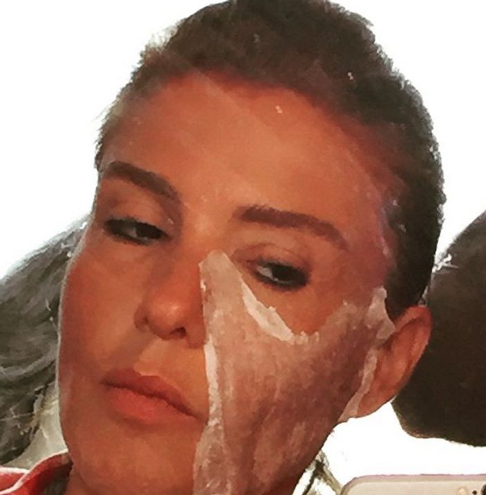 Gülben Ergen yaşlılık makyajı yaptırdı