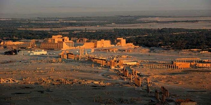 IŞİD Suriye'nin antik kenti Palmira'yı ele geçirdi