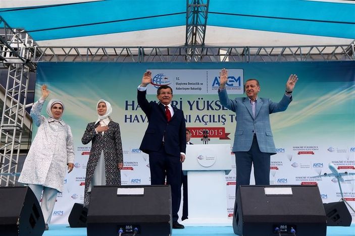 Davutoğlu Yüksekova Havalimanı açılış töreninde konuştu