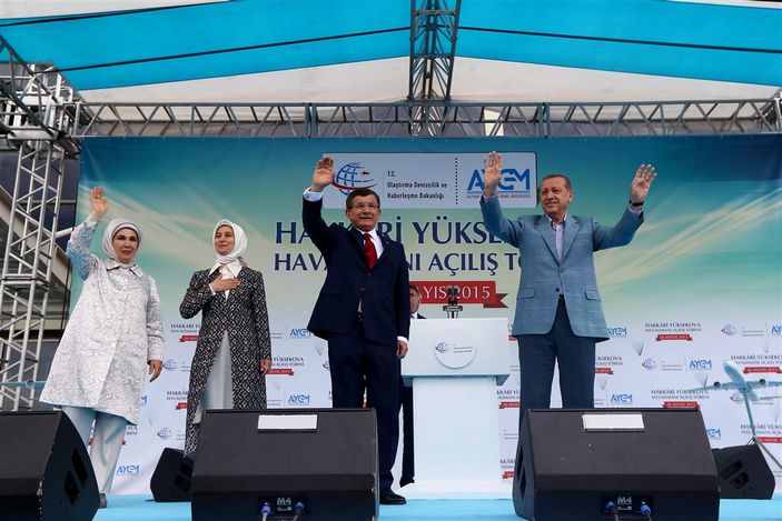 Davutoğlu Yüksekova Havalimanı açılış töreninde konuştu
