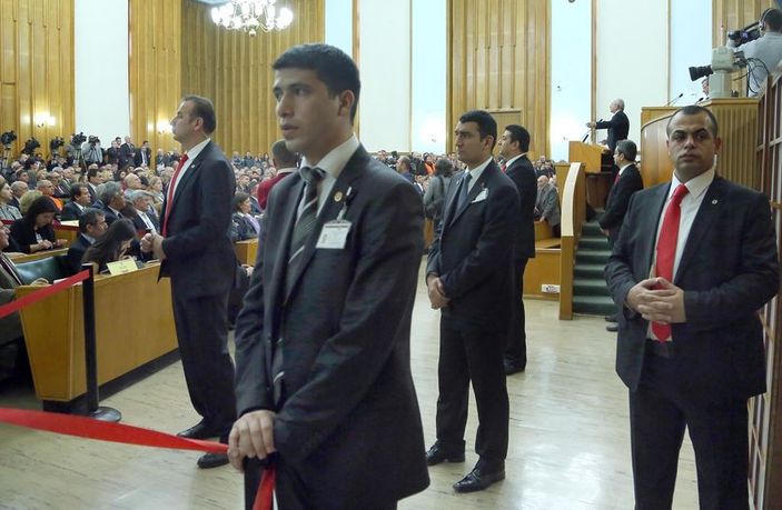 Kılıçdaroğlu: Koruma ordusu mu olur Allah aşkına