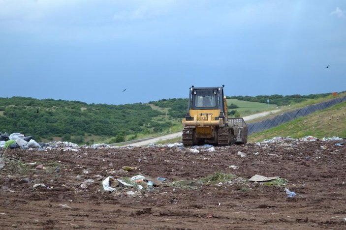 Bursalı işçi dozerin döktüğü çöplerin altında kaldı