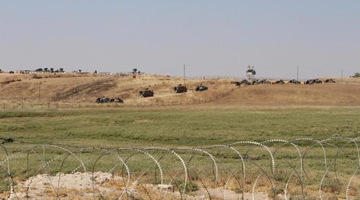 Suriye sınırında yapılan tatbikatı YPG'liler de izledi