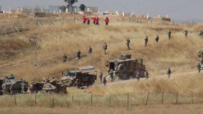 Suriye sınırında yapılan tatbikatı YPG'liler de izledi