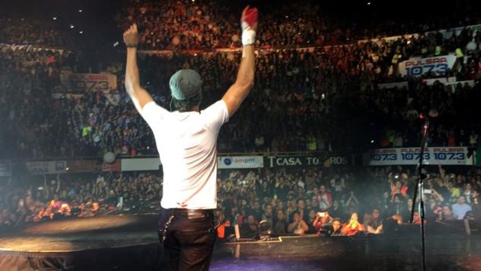 Enrique Iglesias konser sırasında yaralandı