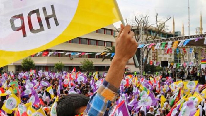 HDP'nin İstanbul mitinginde Atatürk bayrakları
