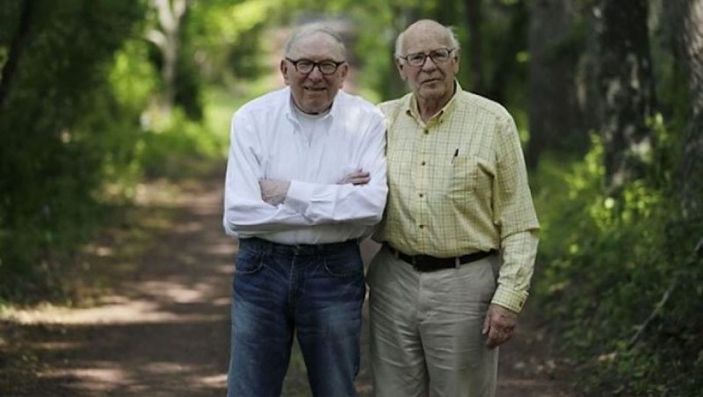 50 yıldır birlikte olan eşcinsel çift evlendi