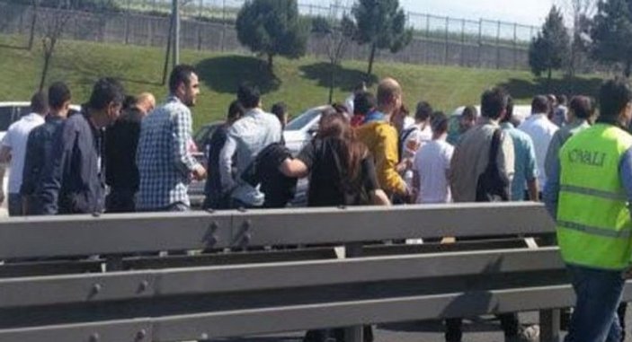 İstanbul metrobüs yolunda trafik kazası